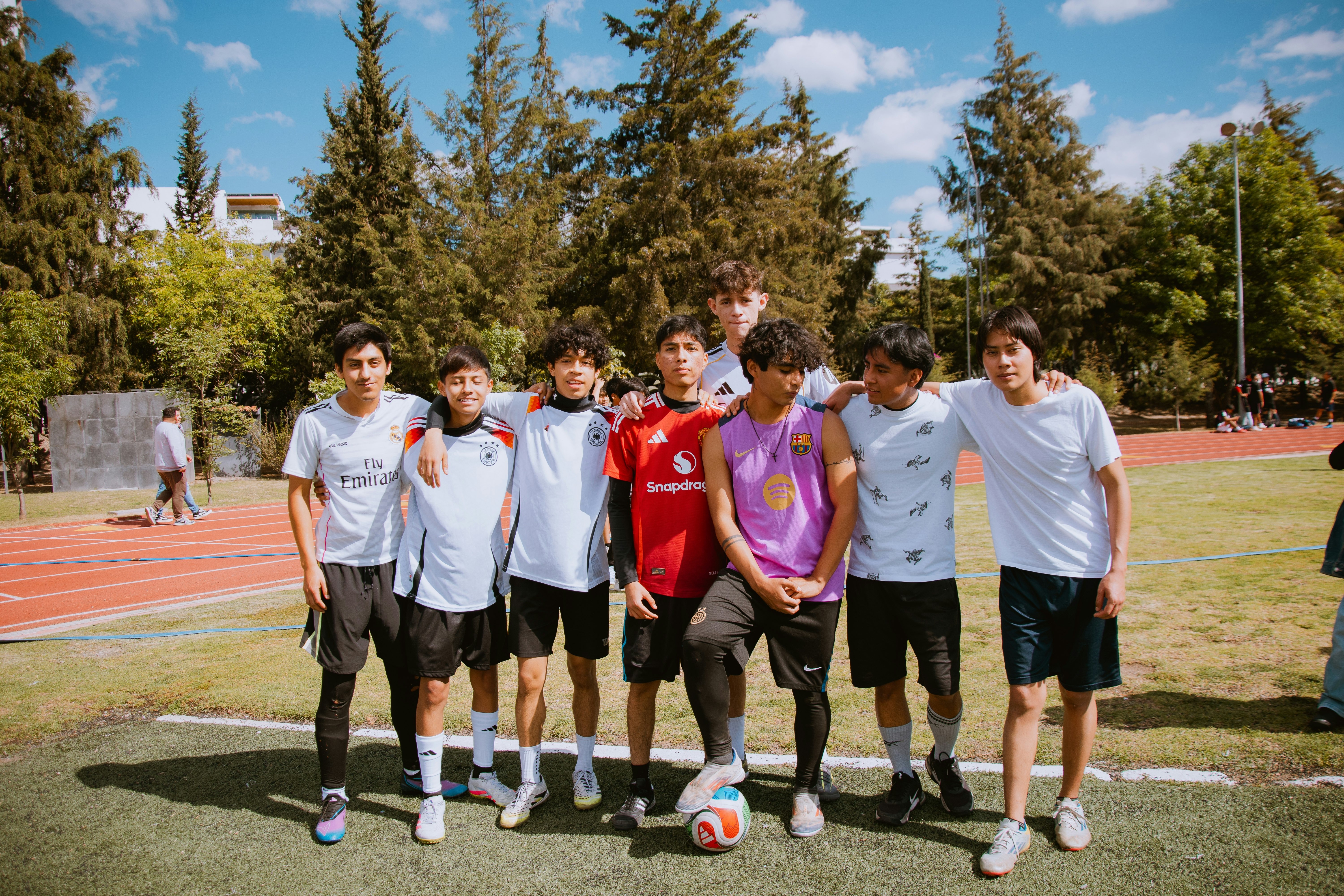 英超半场：迪亚斯世界波，格瓦迪奥尔破门，曼城2-0桑德兰