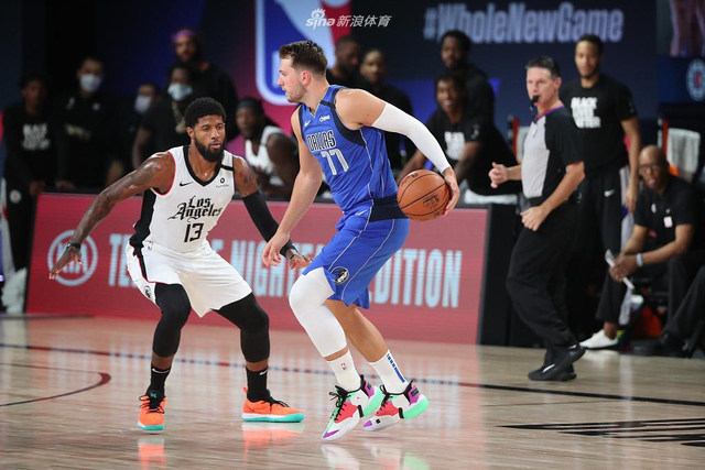 锦赛节奏紧 锦赛节奏紧